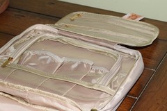COSMETIC TOILETRY MAKEUP BAG HANGING QUILTED PARIS HILTON TAN NEW 11&Prime; x 8&Prime; x 3&Prime;