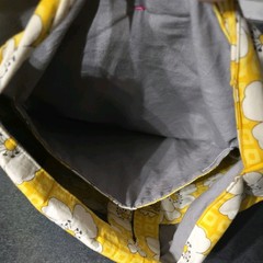 Quilted Beach Tote Bag 14&Prime; L x 13&Prime; W Floral 2 inside pockets gray liner