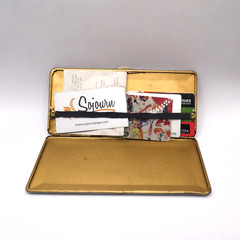 Thin Silver Case for Holding gift cards and receipts Pre-owned Fits in bag