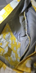 Quilted Beach Tote Bag 14&Prime; L x 13&Prime; W Floral 2 inside pockets gray liner