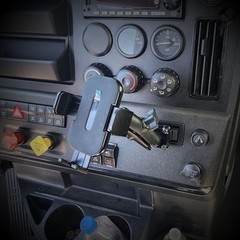 Smash Mount FL, Freightliner Cascadia Phone Holder Kit 2018 HD Phone Mount Kit