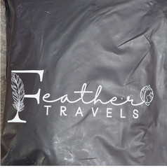 Feather Travels Travel Set with Vacuum Bags, Pump, Storage Bags, USB Cable