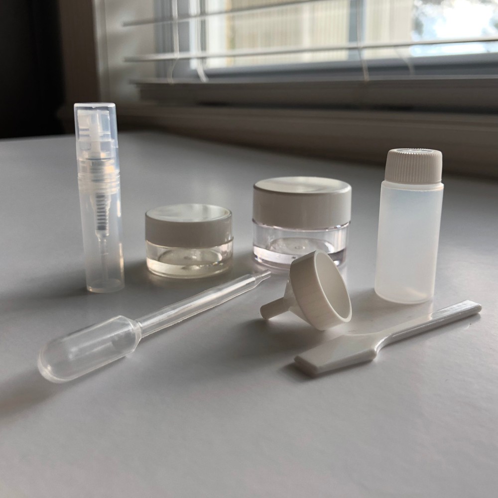 Cosmetic Jars Bottles Pipet Spatula Funnel 7 Piece Travel Containers Kit VB7W