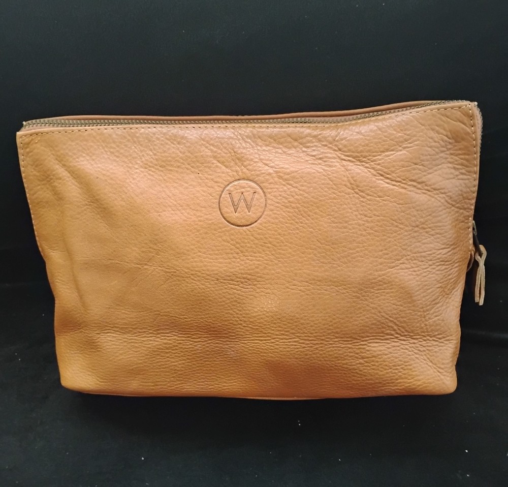 Wanderer&rsquo;s Travel Co. Soft Leather Cosmetic/ Toiletries Bag. Unisex Travel Bag