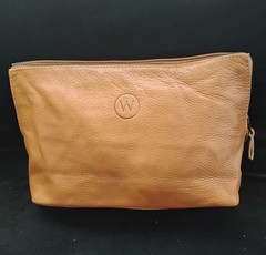 Wanderer&rsquo;s Travel Co. Soft Leather Cosmetic/ Toiletries Bag. Unisex Travel Bag