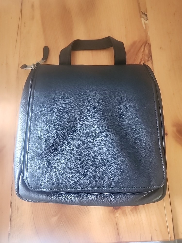 New Black Leather Hanging Travel/toiletry Bag 10 X 10 Inches With Metal Hooks