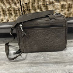 Thirty One Travel Cosmetic Makeup Toiletry Bag Quilted Flower 31 Zip Crossbody