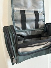 RICARDO BEVERLY HILLS HANGING TOILETRY TRAVEL ORGANIZER ESSENTIAL BAG DARK GREEN