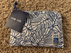 United Airlines UA Reyn Spooner Travel Amenity Kit Hawaii First Class Monstera