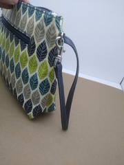 Large Kalencom Cosmetic Toiletry Travel Bag Leaf Design Wristlet 10×7.5×2