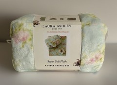Laura Ashley Super Soft Plush Rosalind Pink Pastel Floral 4 Piece Travel Set NEW