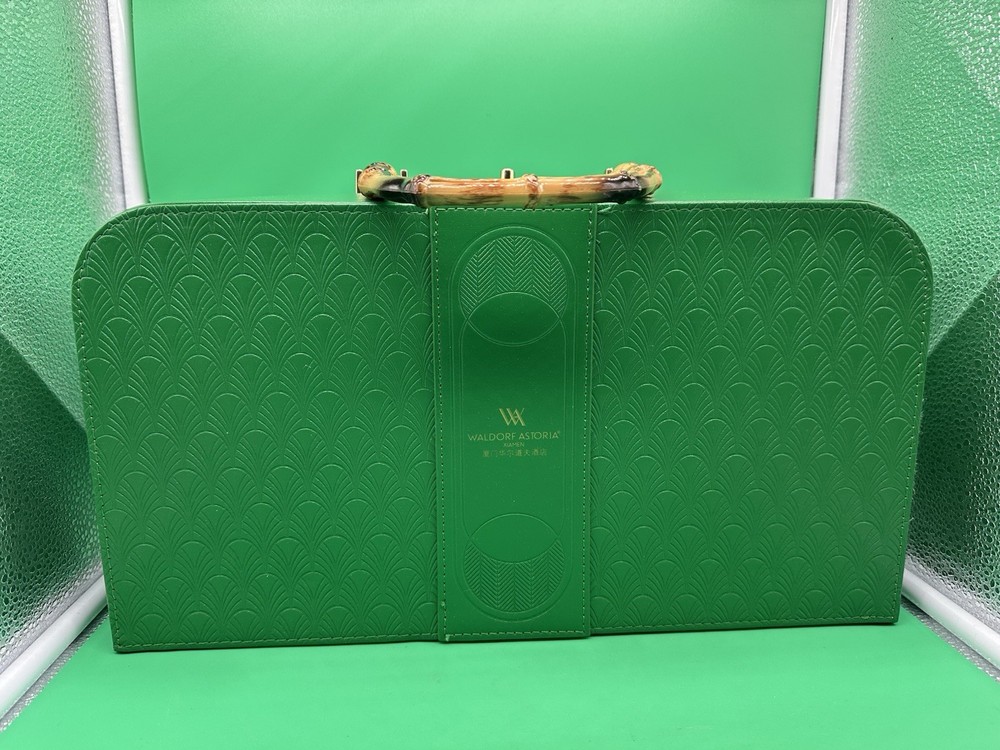 Waldorf Astoria Xiamen China Hotel Toiletry Cosmetic Case Organizer Bag Green