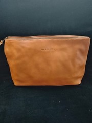 Wanderer&rsquo;s Travel Co. Soft Leather Cosmetic/ Toiletries Bag. Unisex Travel Bag