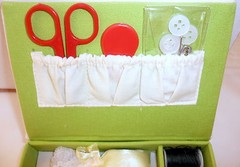 GREEN BIRD EMBROIDERED TRAVEL SEWING BOX SCISSORS NEEDLES PINS BUTTONS THIMBLE