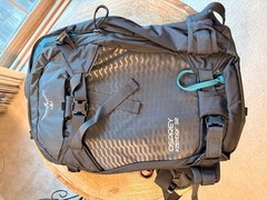 Osprey Kamber 32 Black/Blue Outdoor Snowboard/SkiHiking Backpack (NWOT)