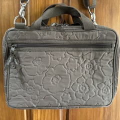 Thirty-One Hanging Travel Case Signature Quilted Crossbody MakeUp Bag NWOT