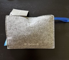 UNITED AIRLINES – Premium Economy Therabody AMENITY KITs With Velvet Pouch
