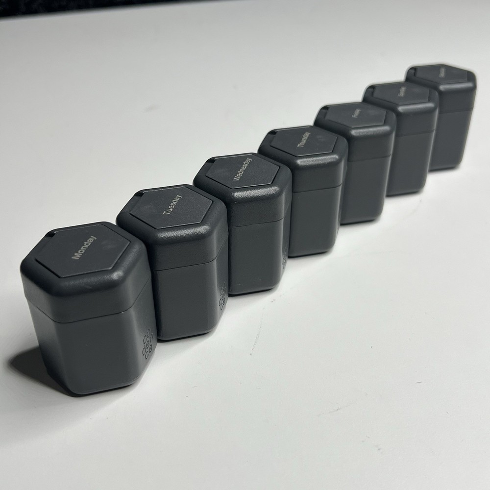 Cadence 7 Day Magnetic Travel Capsule Set Charcoal Monday Sunday TSA