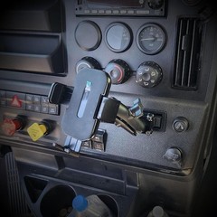 Smash Mount FL, Freightliner Cascadia Phone Holder Kit 2018 HD Phone Mount Kit