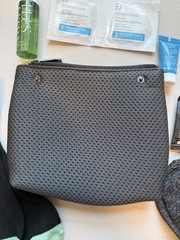 CARAA JetBlue-Mint Amenities Travel Pouch: Dr.Dennis Gross Plus Ultra Socks NEW