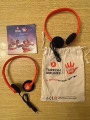 ✈️ GADGETS – TURKISH AIRLINES – 2 HEADPHONES + CLOTH BAG + FAIRY TALE BOOK