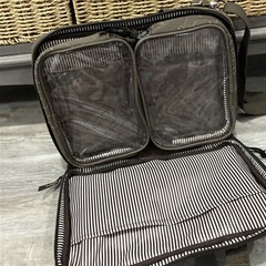 Thirty One Travel Cosmetic Makeup Toiletry Bag Quilted Flower 31 Zip Crossbody