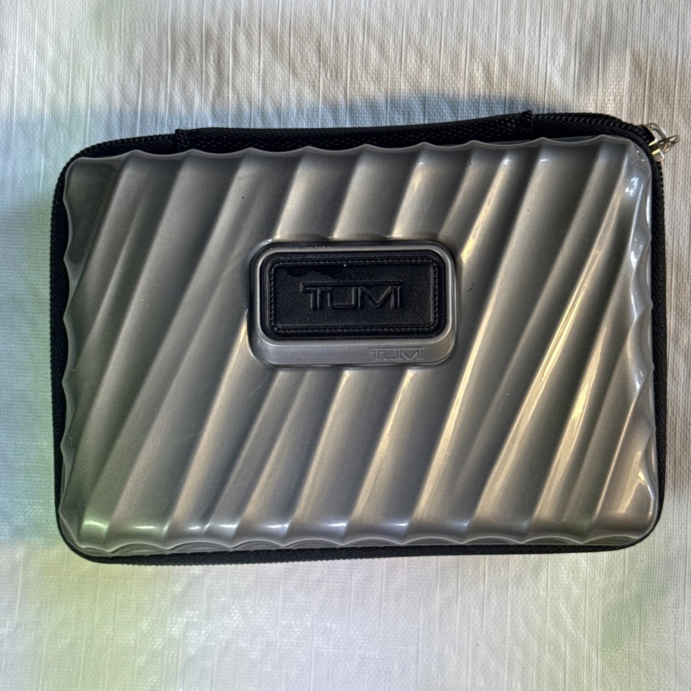 TUMI Delta Hard Case Travel Carry Case Toiletry Cosmetic Essential Kit Amenity