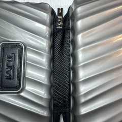TUMI Delta Hard Case Travel Carry Case Toiletry Cosmetic Essential Kit Amenity