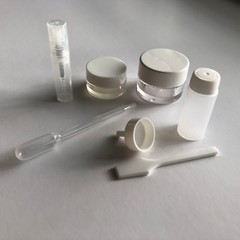 Cosmetic Jars Bottles Pipet Spatula Funnel 7 Piece Travel Containers Kit VB7W