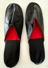 Premium Quality Leather Travel Slippers with Zipper case Size XL – EUC