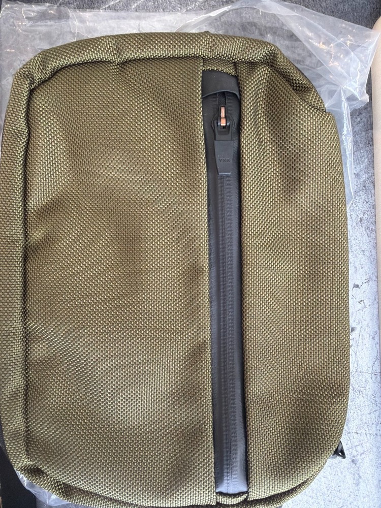 BRAND NEW AER Travel Kit 2 – Olive Travel Organizer Tech Pouch Bag Carry On NWOT