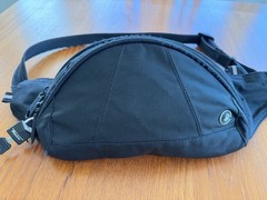 **MINT Pacsafe StashSafe 100 Anti-Theft Hip Pack – eXomesh – 2 Keyed-Alike Locks