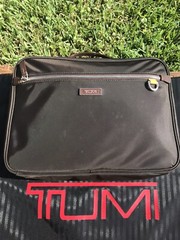 Tumi Alpha Women’s Cosmetic Bag Dopp Kit