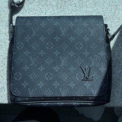 Louis Vuitton Monogram Crossbody Bag Magnetic Closure Adjustable Strap