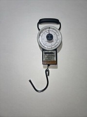 Travelon Travel Scale 75lb/34kKgs Portable Luggage Fish Scale w/measuring tape