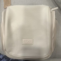 NWT DEZI PACK IT ALL Multi Purpose Toiletry Hanging Travel Bag Cream Soft Side