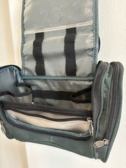 RICARDO BEVERLY HILLS HANGING TOILETRY TRAVEL ORGANIZER ESSENTIAL BAG DARK GREEN