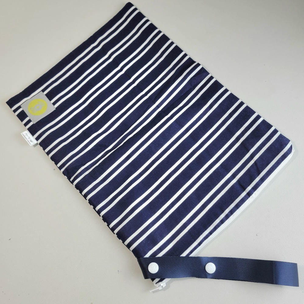 Itzy Ritzy Travel Happens Sealed Wet Bag Adjustable Handle Navy Stripes 13.75×10
