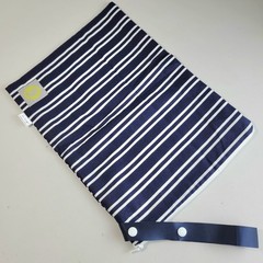 Itzy Ritzy Travel Happens Sealed Wet Bag Adjustable Handle Navy Stripes 13.75×10
