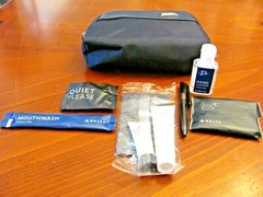 &lsquo;TUMI FOR DELTA&rsquo; BLACK CANVAS & LEATHER TOILETRY TRAVEL ZIPPER BAG+CONTENTS NWOT