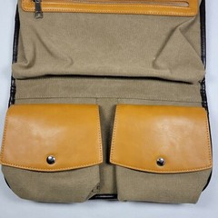 Vetelli Vegan Leather Hanging Toiletry Bag Excellent Condition Pre-owned
