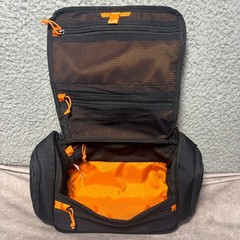 Orvis Black Ballistic Nylon Hanging Toiletry Kit Dopp Bag Orange Interior