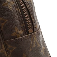 Louis Vuitton Monogram pouch – DUTY FREE
