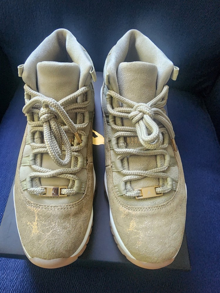 Jordan Air Jordan 11 Retro (GS) women&rsquo;s size 8 High Top Sneaker Gold New