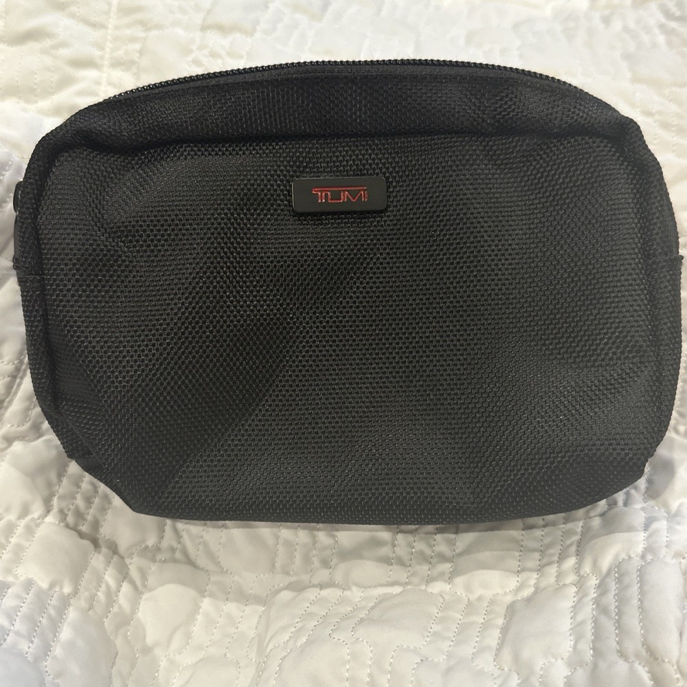 TUMI for Delta Toiletry Bag Black Amenity Kit Small Zippered Soft Travel Case