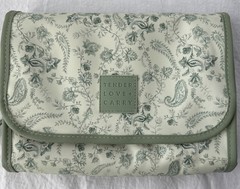 TENDER LOVE + CARRY TRAVEL COSMETIC TOILETRY HANGING BAG Green Floral