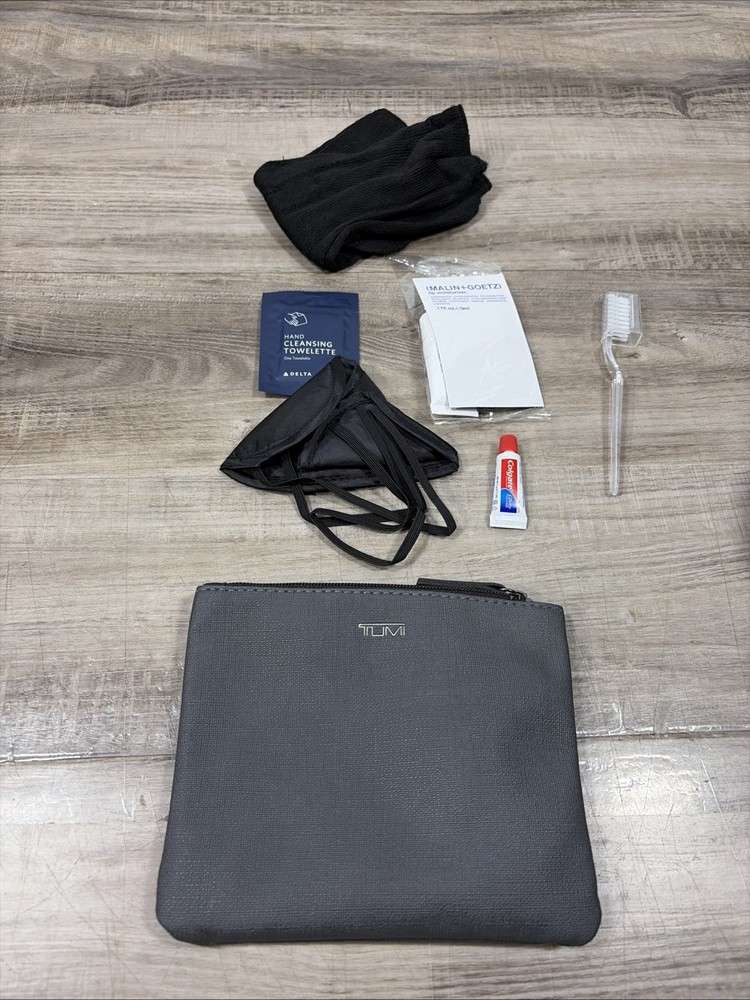 TUMI Delta Airlines Premium Amenity Case – Textured Gray Toiletry Bag 7 x 6 NEW