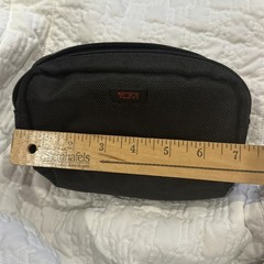 TUMI for Delta Toiletry Bag Black Amenity Kit Small Zippered Soft Travel Case