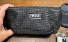 TUMI for Delta Black Amenity Kit Small Zippered Soft Travel Case Toiletry -lot e