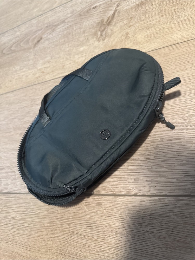 Lululemon All Essentials Kit Travel Bag OS 2.5L Toiletries Interior Pockets $48